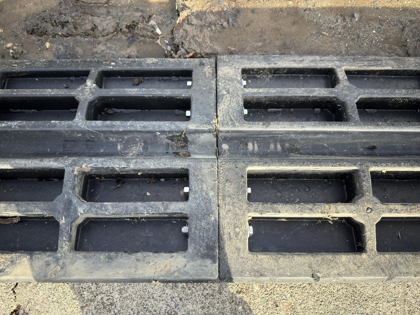 Car Vehicle Curbside Driveway Ramp - 4ft Heavy Duty Rubber Threshold Bridge Track Curb Ramp, for Loading Dock, Garage, Sidewalk, Truck, Scooter, Bike, Motorcycle, Wheelchair Mobility - Pyle PCRBDR21 customer photo 2