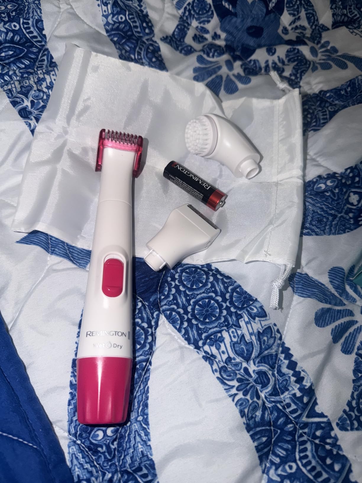 Remington Smooth & Silky Body & Bikini Kit, Cordless Bikini Trimmer and Shaver for Women, Waterproof for Grooming in the Shower, Beige customer photo 2