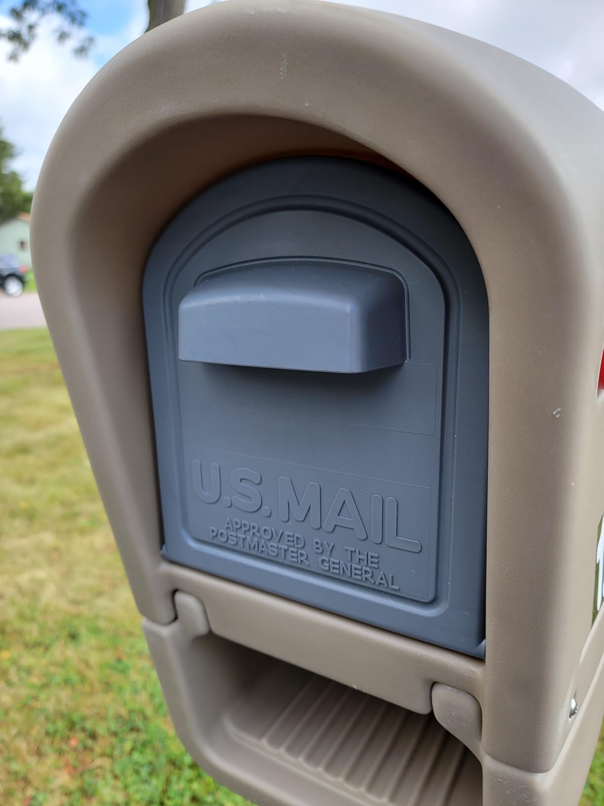 Step2 MailMaster Plus Mailbox & Post, Weather Resistant, Large Outdoor Mailboxes, Made of Durable Plastic, Easy to Install, Flag Included, Black customer photo 1