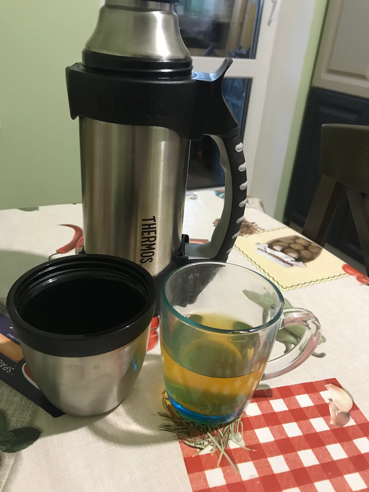 Thermos The Rock Vacuum Insulated 1 Liter Beverage Bottle, stainless steel/black, 1.1 quart (2510TRI2) customer photo 1