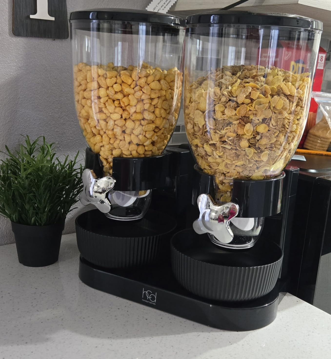 ZevrO Dry Food & Cereal Dispenser, 4.4 Cups, Black/Chrome, Original Dual customer photo 2