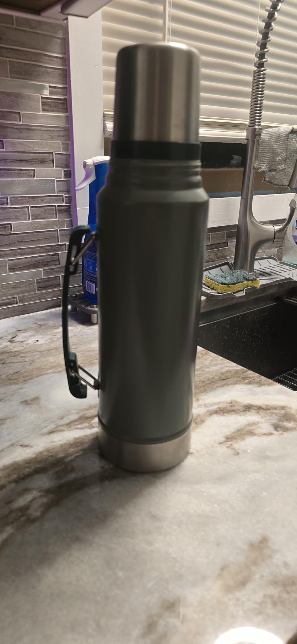 Stanley Heritage Classic Vacuum Bottle with Handle 2.0 qt | Wide Mouth with Leakproof Cup Lid | Keep Drinks Hot or Cold for Travel | Insulated Stainless Steel Thermal Bottle | Hammertone Green customer photo 1
