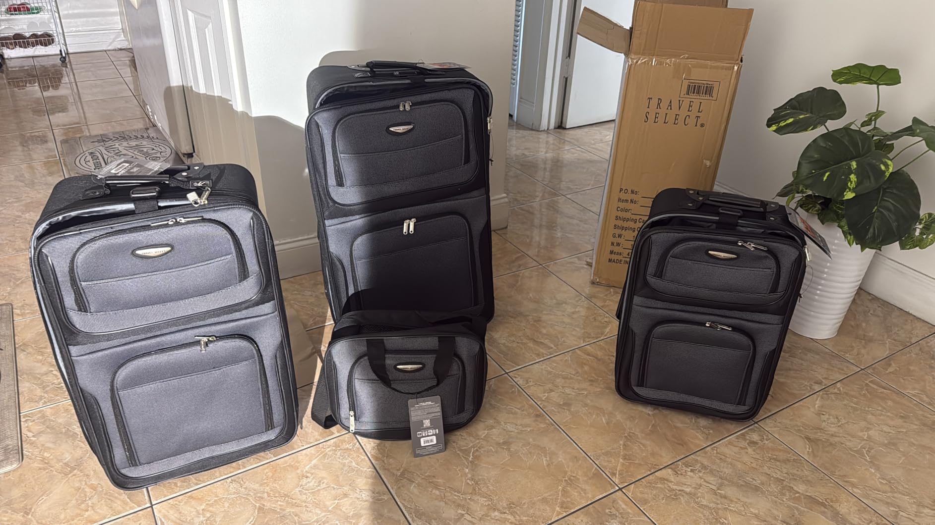Travel Select Amsterdam Softside Expandable Luggage with Rolling Wheels, Navy, 4-Piece Set (15/21/25/29) customer photo 1