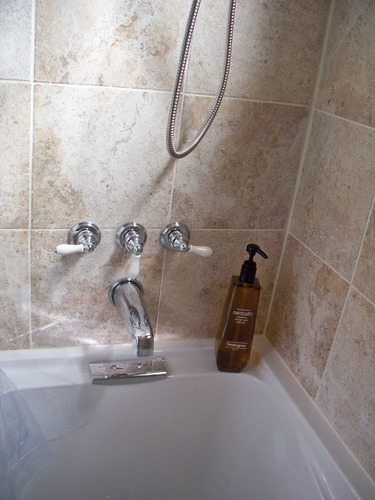American Standard 2422V002.020 Evolution 5 ft. x 32 in. Deep Soaking Tub with Reversible Drain, White, 60 or More gal customer photo 2