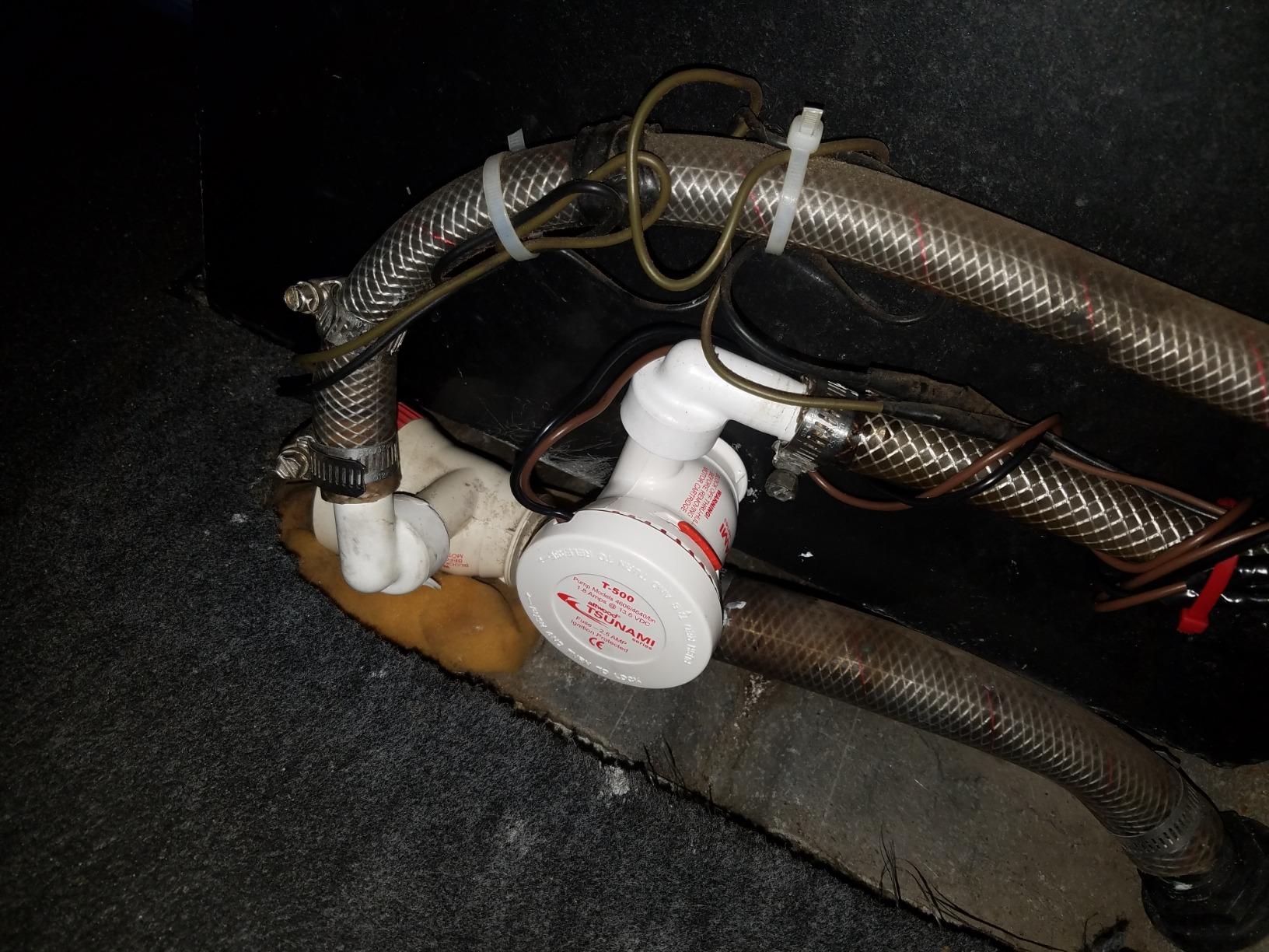 Attwood 4640-7 Tsunami T500 Aerator Pump, 500 GPH, 12-Volt, 3 ½-Inch Long Inlet, Threaded ¾-Inch Diameter Outlet, 29-Inch Wire customer photo 1