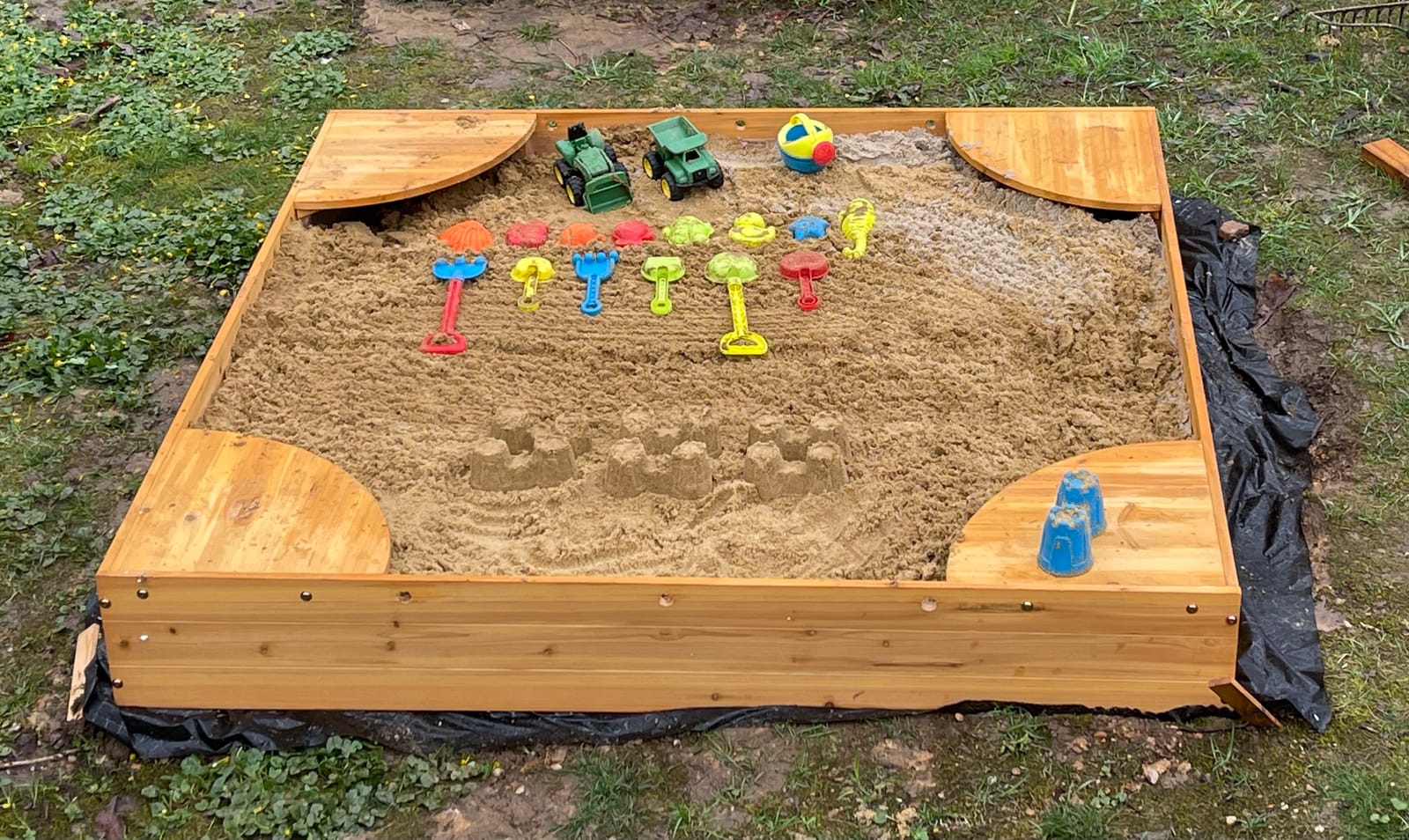 KidKraft Wooden Backyard Sandbox with Built-in Corner Seating and Mesh Cover, Kid's Outdoor Furniture, Honey, Gift for Ages 2-8 customer photo 2