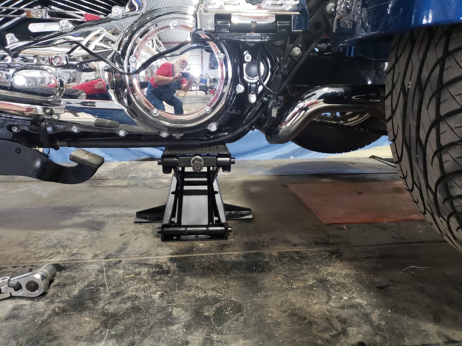 Black Widow Steel Motorcycle Tire Jack, 3.75 to 16.25 In Lift, 1,100 lb customer photo 2