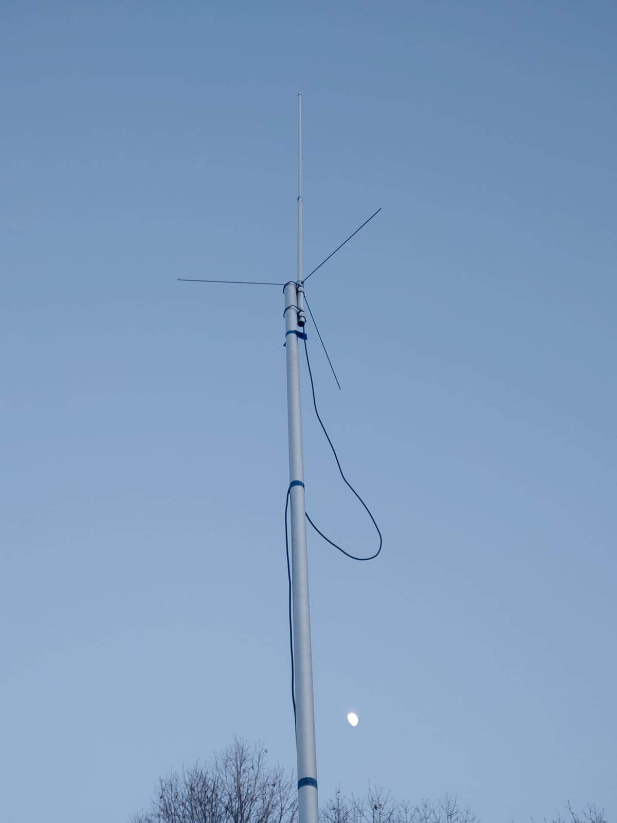 Tram® 200-Watt Dual-Band 2-Section Fiberglass Base Antenna with 50-Ohm UHF SO-239 Connector, 8-Ft. 4-in. Tall (Silver) customer photo 1