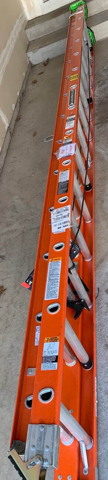 Louisville Ladder 20-foot Fiberglass Extension Ladder, 300-Pound Load Capacity, Type IA, L-3022-28PT customer photo 1