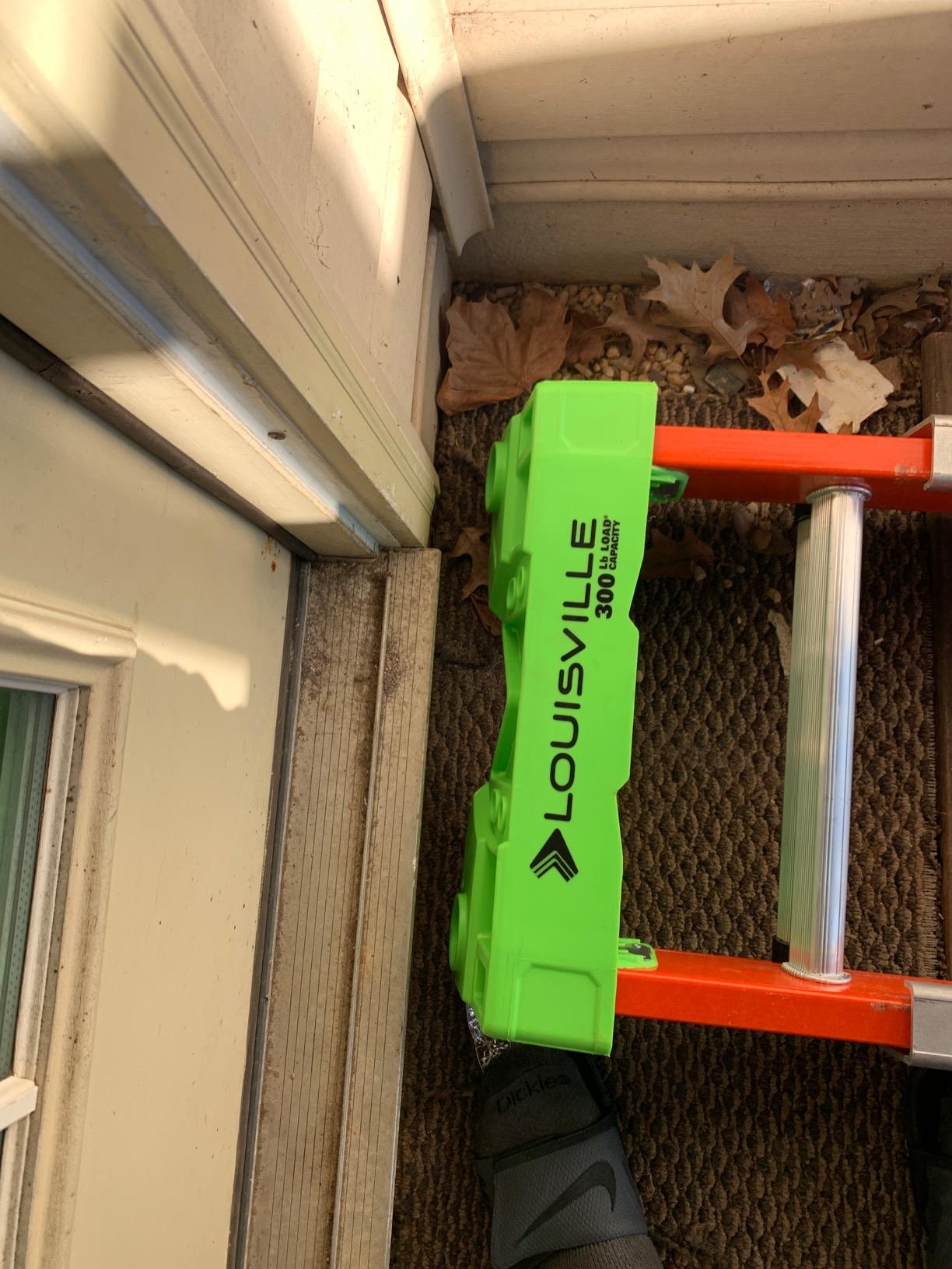 Louisville Ladder 20-foot Fiberglass Extension Ladder, 300-Pound Load Capacity, Type IA, L-3022-28PT customer photo 2