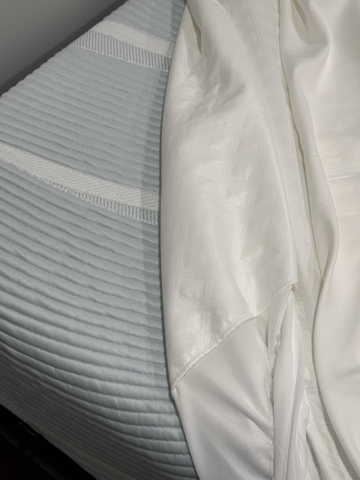 SafeRest Waterproof Queen Size Mattress Protector customer photo 2