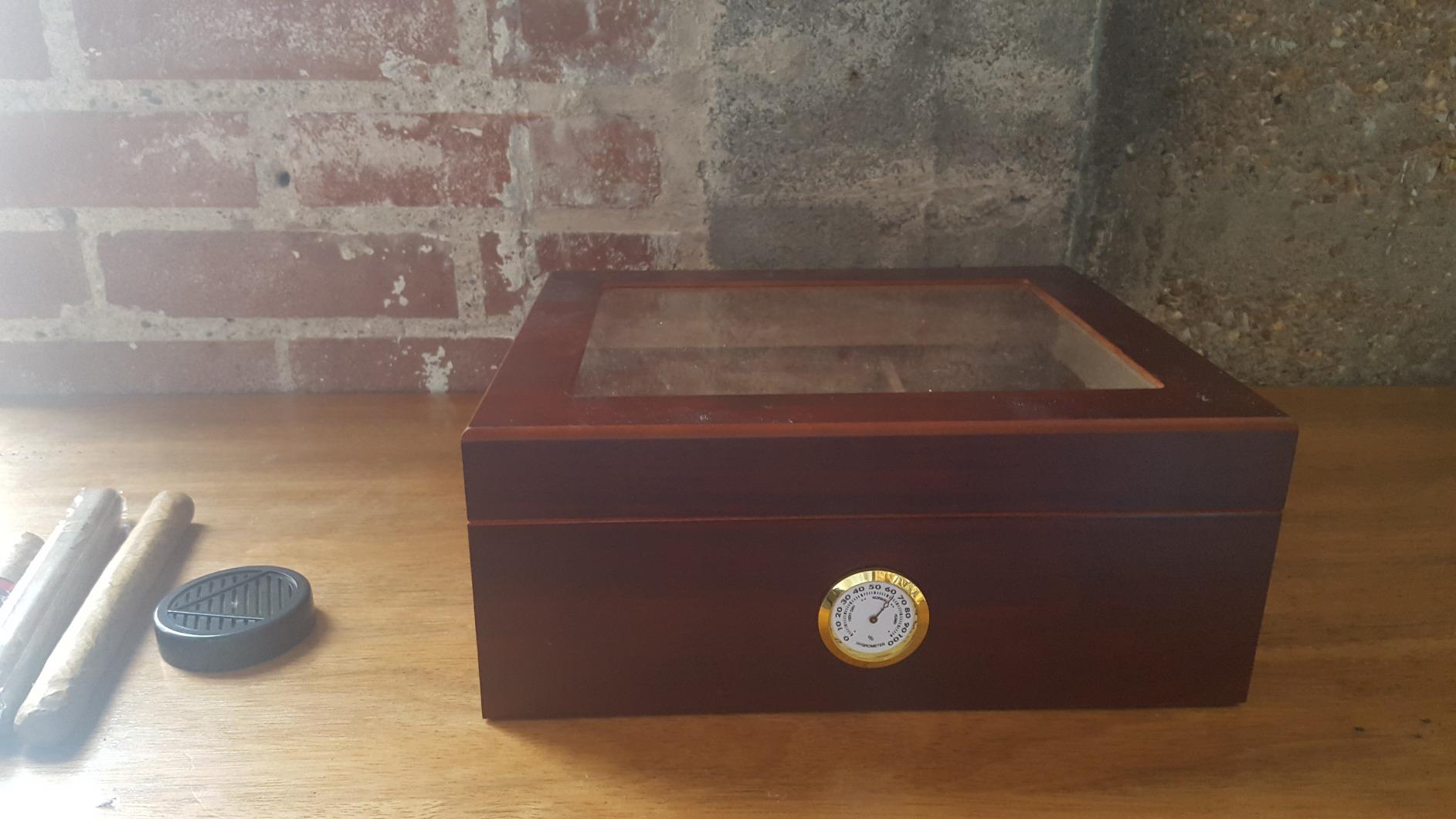 Prestige Import Group Chalet Glass Top Desktop Cigar Humidor with Hygrometer and Humidifier - Capacity: 20-50 - Color: Cherry customer photo 1