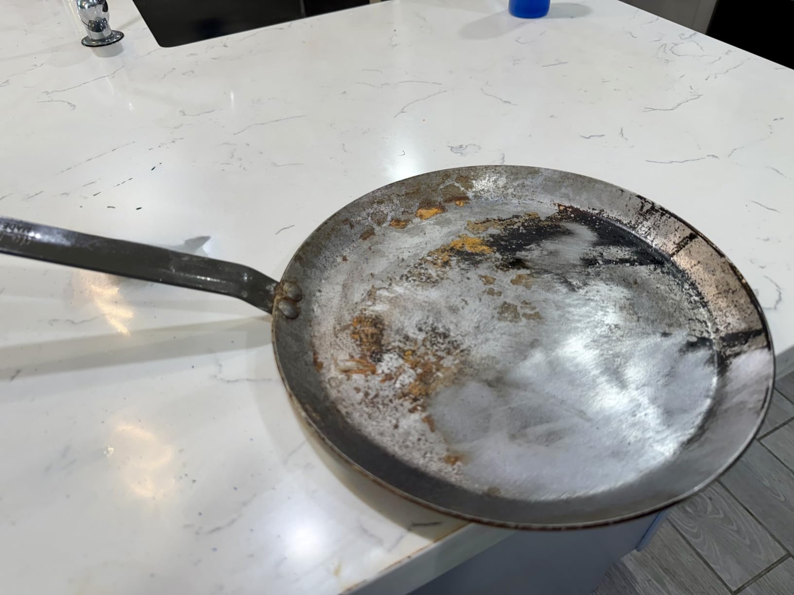 de Buyer MINERAL B Carbon Steel Crepe & Tortilla Pan - 12” Diameter, 10” Cooking Surface - Ideal for Making & Reheating Crepes, Tortillas & Pancakes - Naturally Non-Stick Finish - Made in France customer photo 2
