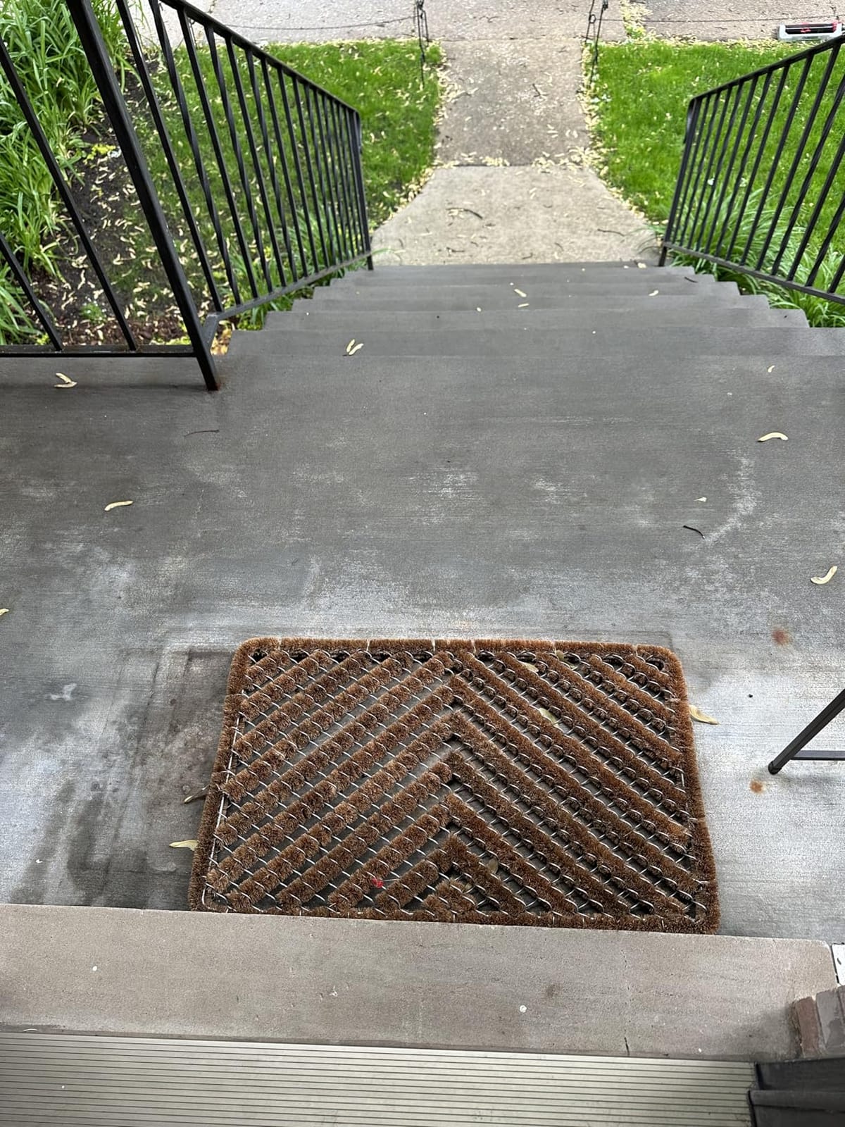 Rubber-Cal Herringbone Outdoor Scraper Door Mat, 18 by 30-Inch customer photo 2