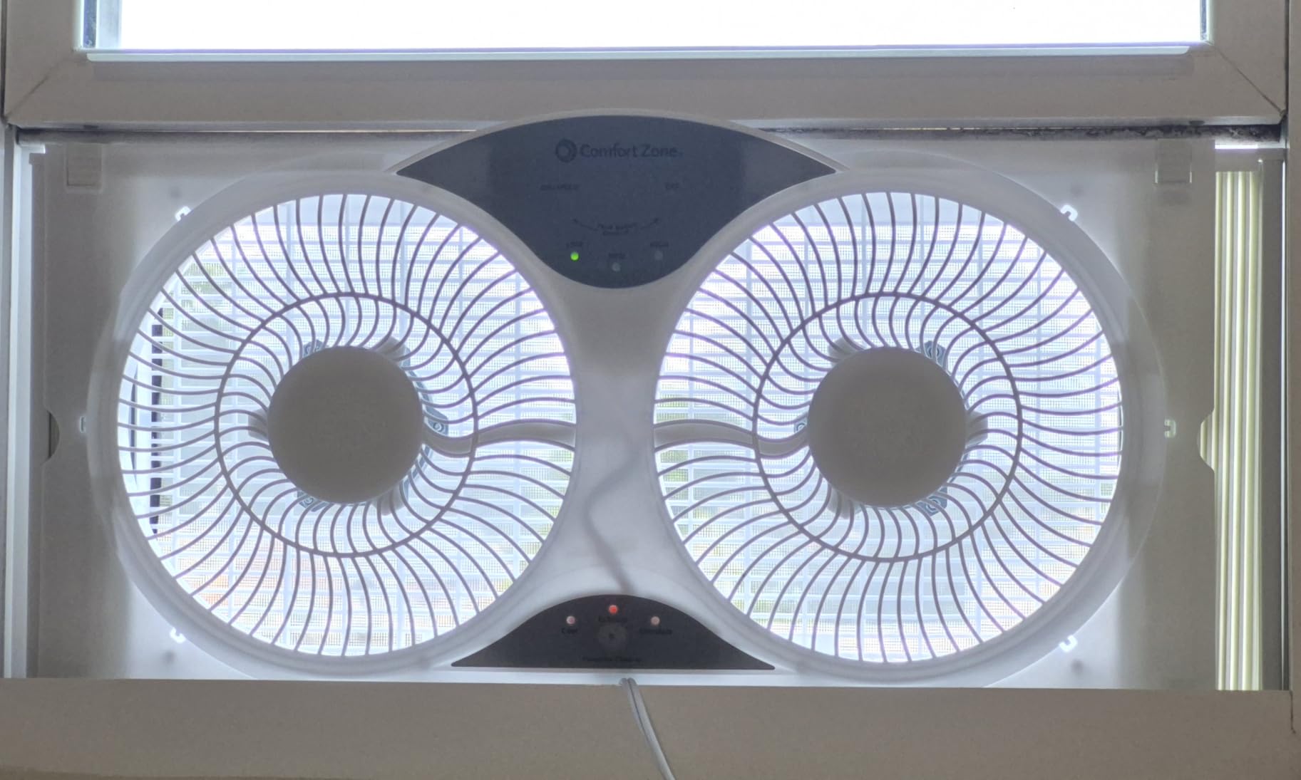 COMFORT ZONE Window Fan for Bedroom, 9 inch 3 Speed Dual Fans with Auto-Locking Expanders, 3 Modes (Cool, Circulate, Exhaust), Remote Control, Fabric Cover plus Bug Screen, White customer photo 2