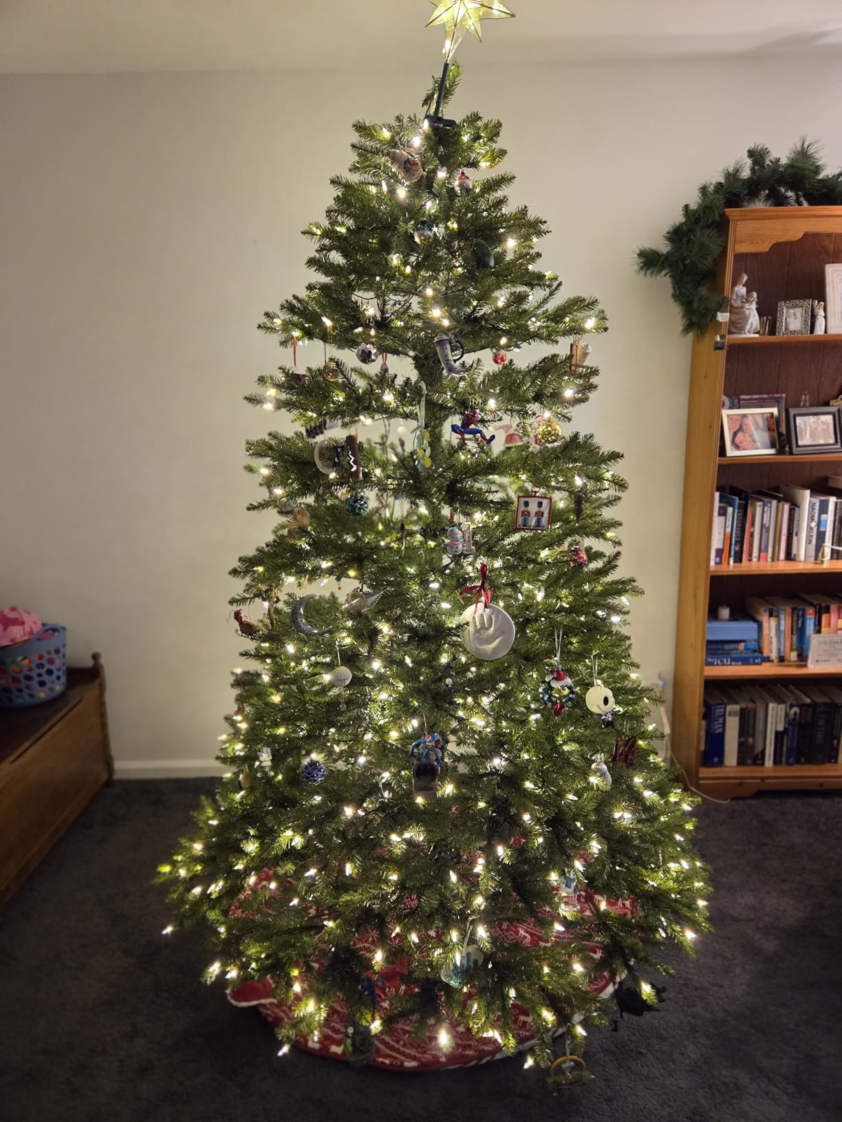 National Tree Company 7.5ft Pre-Lit Dunhill Fir Artificial Christmas Tree | 700 LED Lights, 10 Light Functions, 2,514 Tips, Foot Pedal, Includes Stand, Green customer photo 2