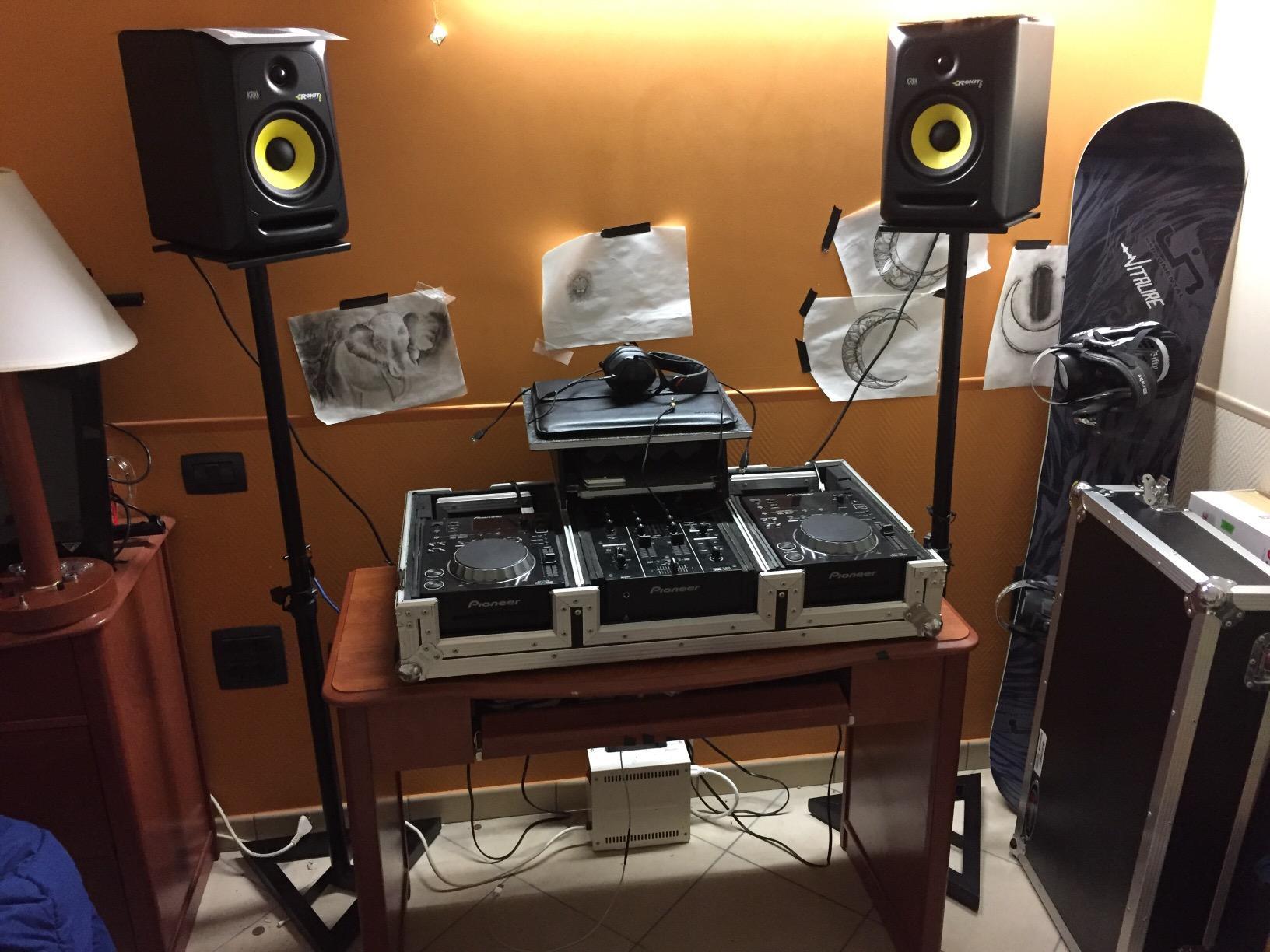 Ultimate Support JS-MS70 JamStands Series Studio Monitor Stands (Pair) customer photo 1