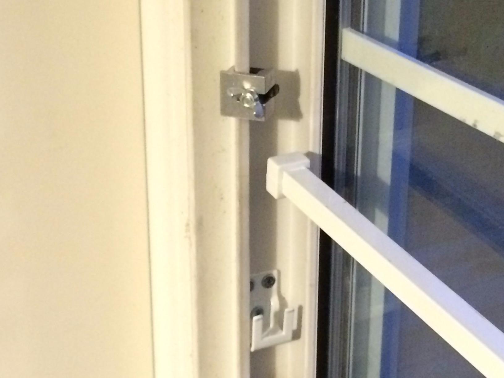 Ideal Security Sliding Door Security Bar with Childproof Lock, Adjustable, for Patio Doors and Sliding Glass Doors (25.75-47.5 Inches) customer photo 1