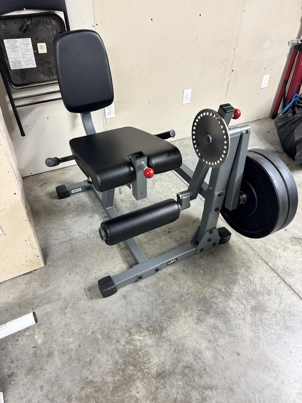 XMARK Heavy Duty Adjustable Rotary Leg Extension and Curl Machine Features A 12 Position Adjustable Thigh Pad and 20 Position Adjustable Press Arm customer photo 1