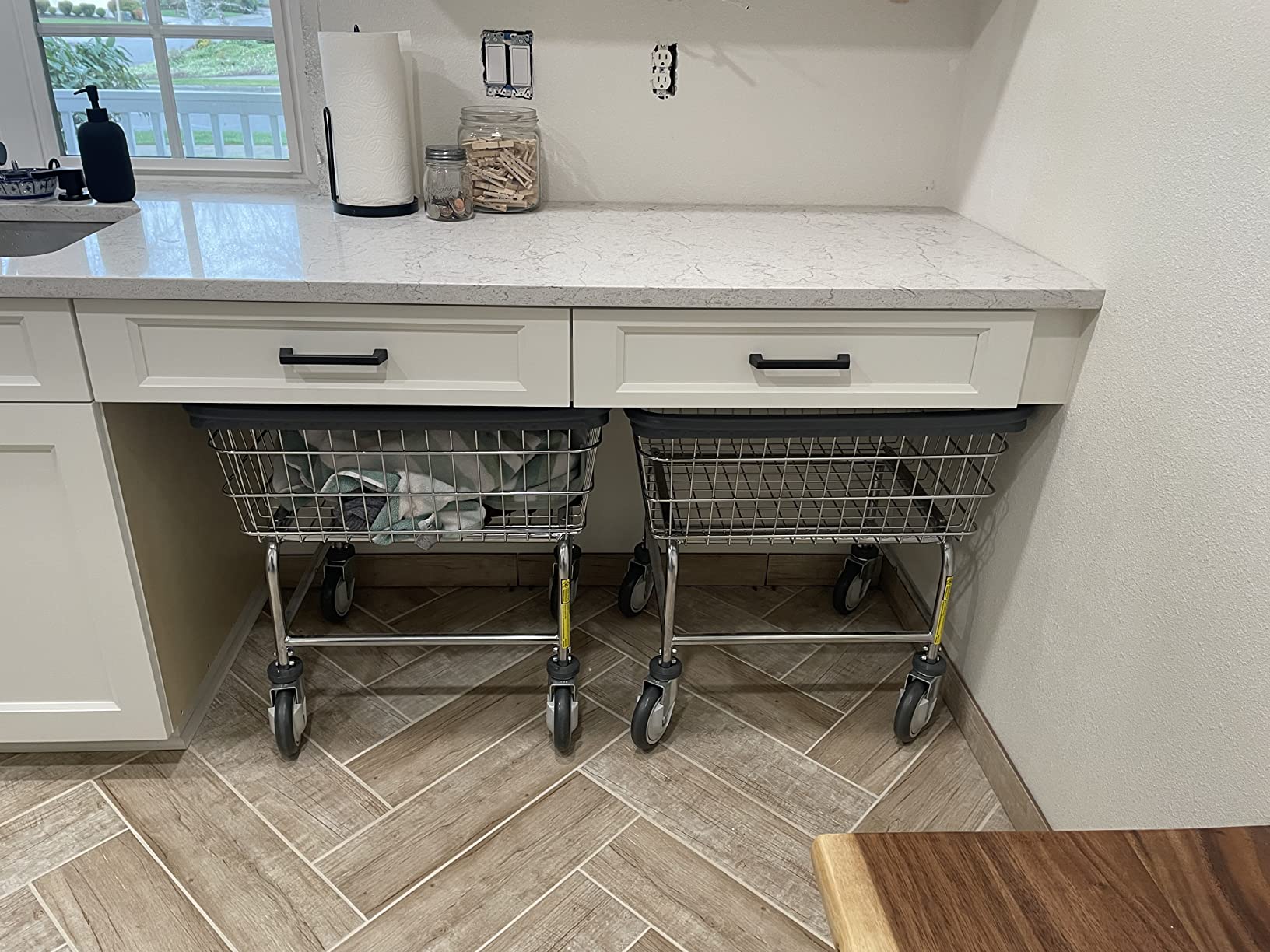 R&B Wire® 100E Heavy Duty Wire Laundry Cart | 2.5 Bushel | Steel Frame with Chrome Finish | Commercial Laundry Basket | Industrial Bumper | 5