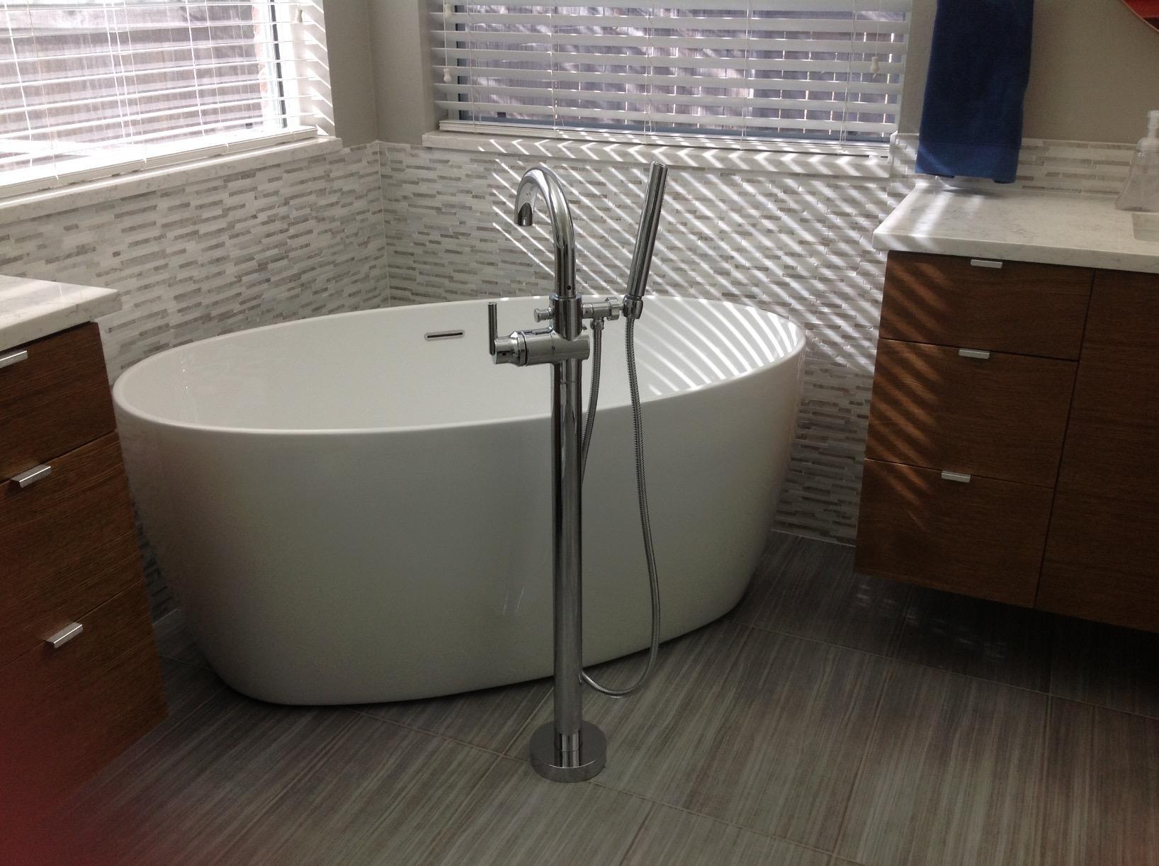 Delta Faucet Trinsic Floor Mount Tub Filler - Freestanding Roman Tub Spout with Handheld Shower - Flexible Shower Hose - Double Check Valves - Chrome, T4759-FL (Rough Sold Separately) customer photo 2