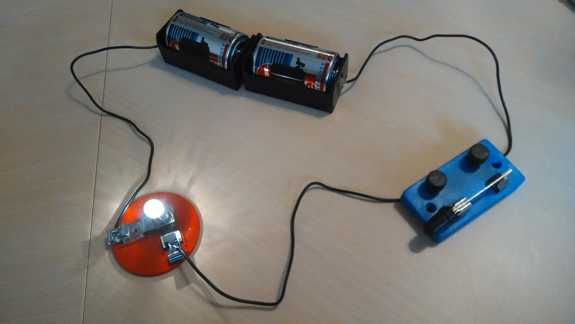 Eisco Simple Circuit Electricity Kit, Series & Parallel Circuits, 13 Piece customer photo 2