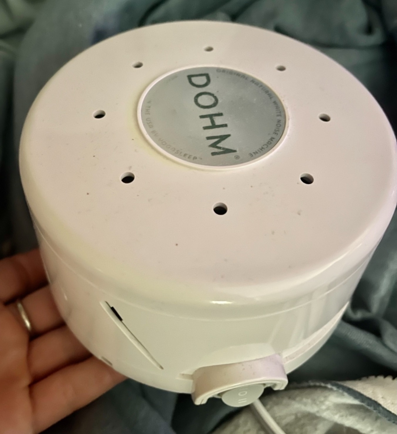 Yogasleep Dohm Classic (White) The Original White Noise Sound Machine, Soothing Natural Sounds from a Real Fan, Sleep Therapy for Adults & Baby, Noise Cancelling for Office Privacy & Meditation customer photo 1