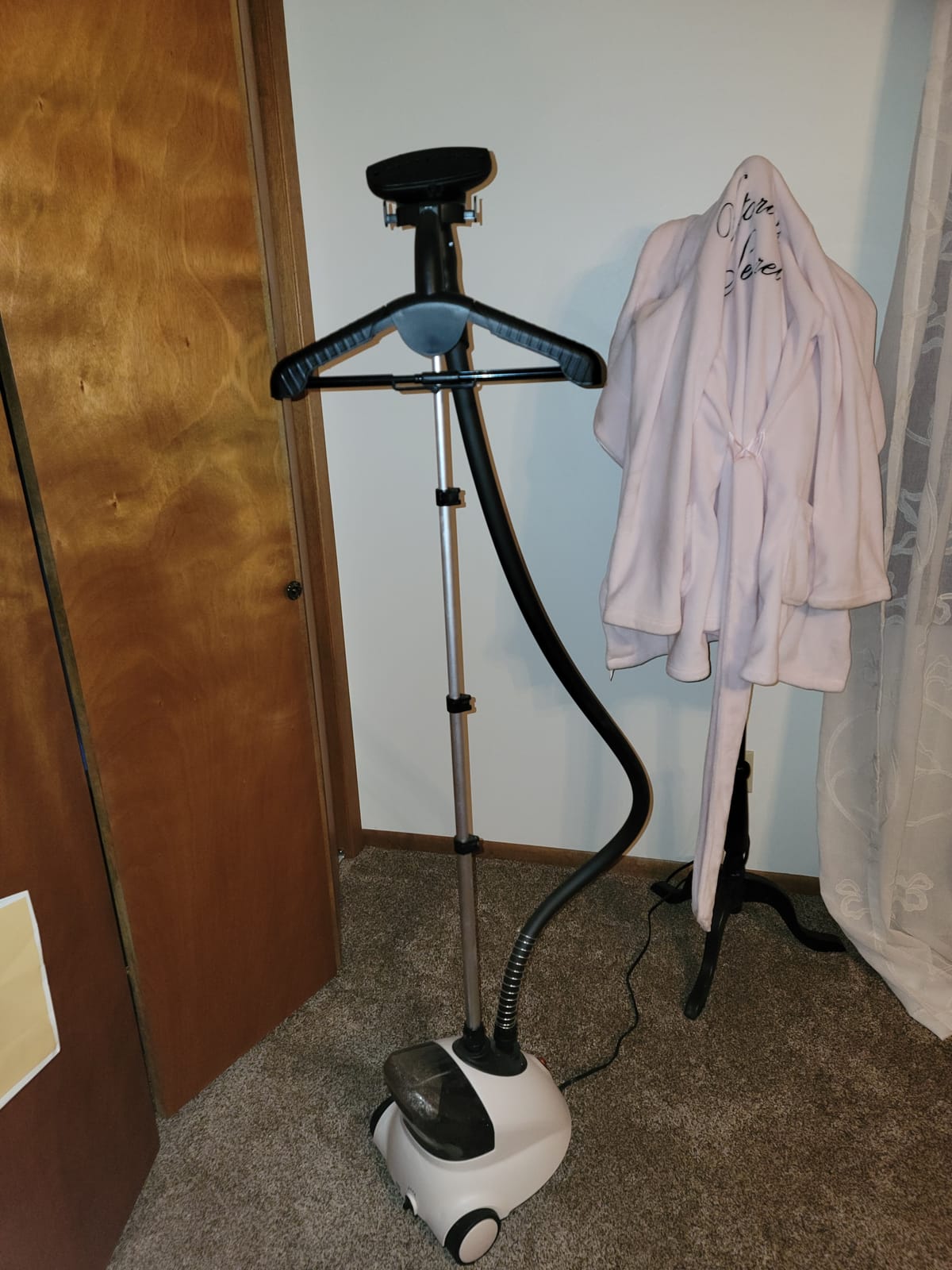 SALAV GS18 Full-Size Clothes Steamer - 1500W Power, 1.8L Water Tank, 60-Min Garment Steam, Iron Clothing, Adjustable Pole & Wheels for Easy Storage, Professional Standing Steamer for Clothes, White customer photo 2