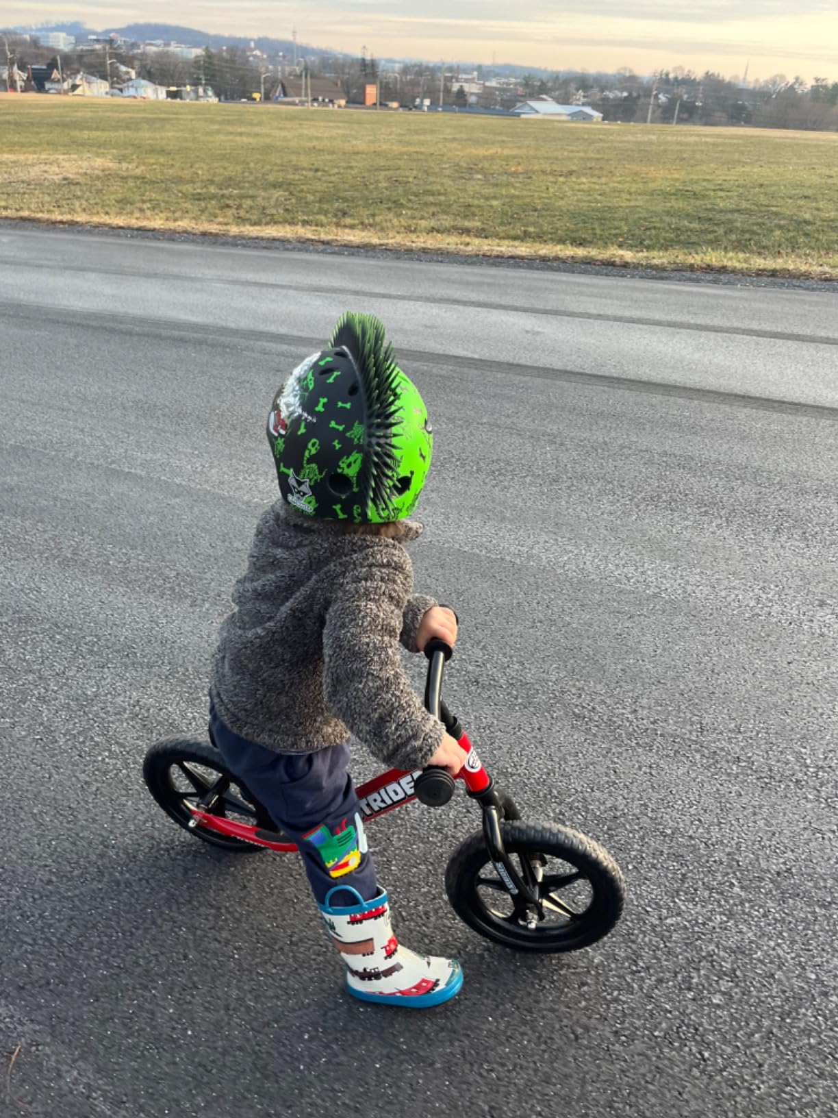 Strider 12” Classic Bike - No Pedal Balance Bicycle for Kids 1 to 3 Years - Includes Built-In Footrest, Handlebar Grips & Flat-Free Tires customer photo 1