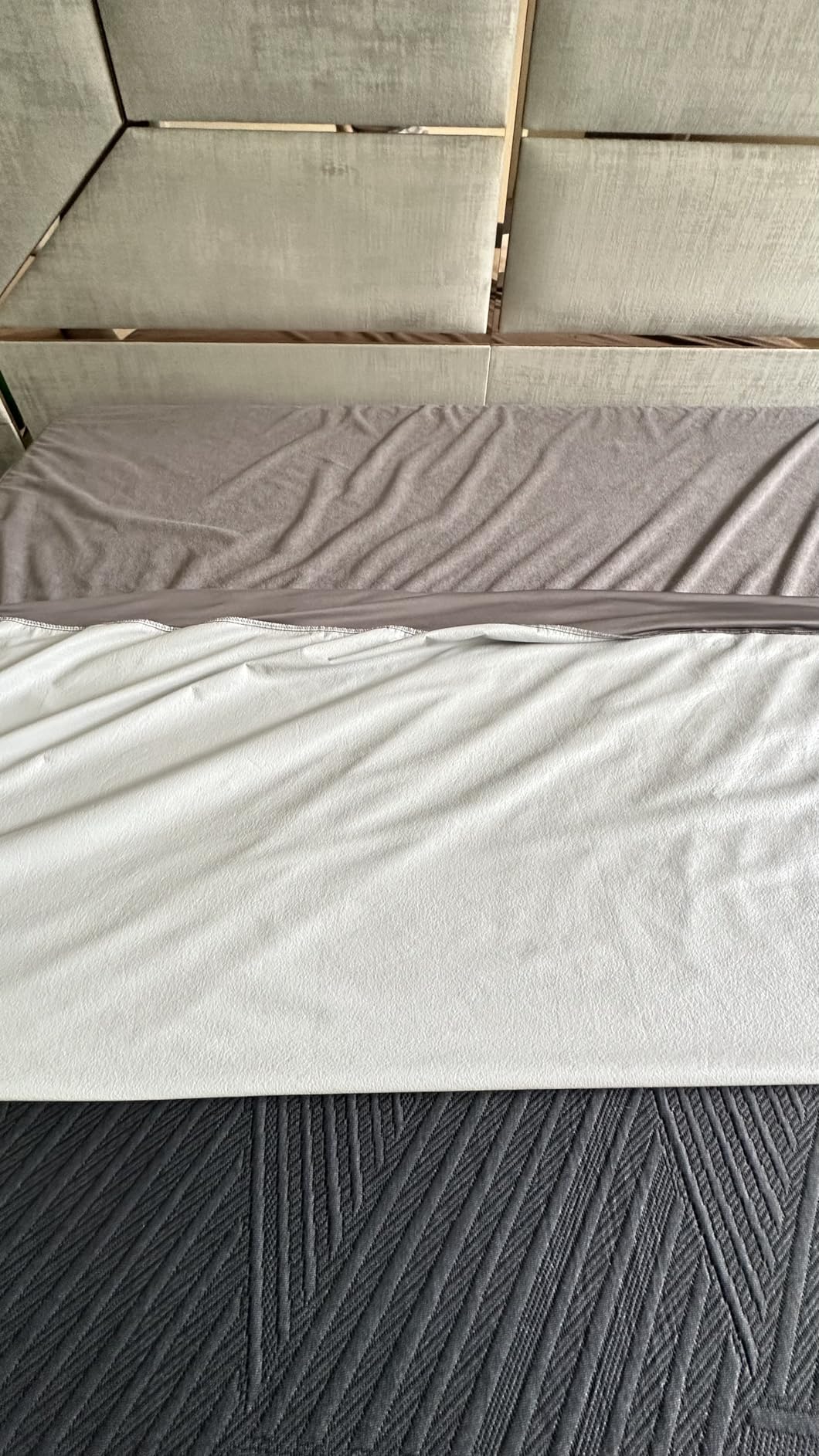 Waterproof Queen Size Mattress Protector fits Upto 17