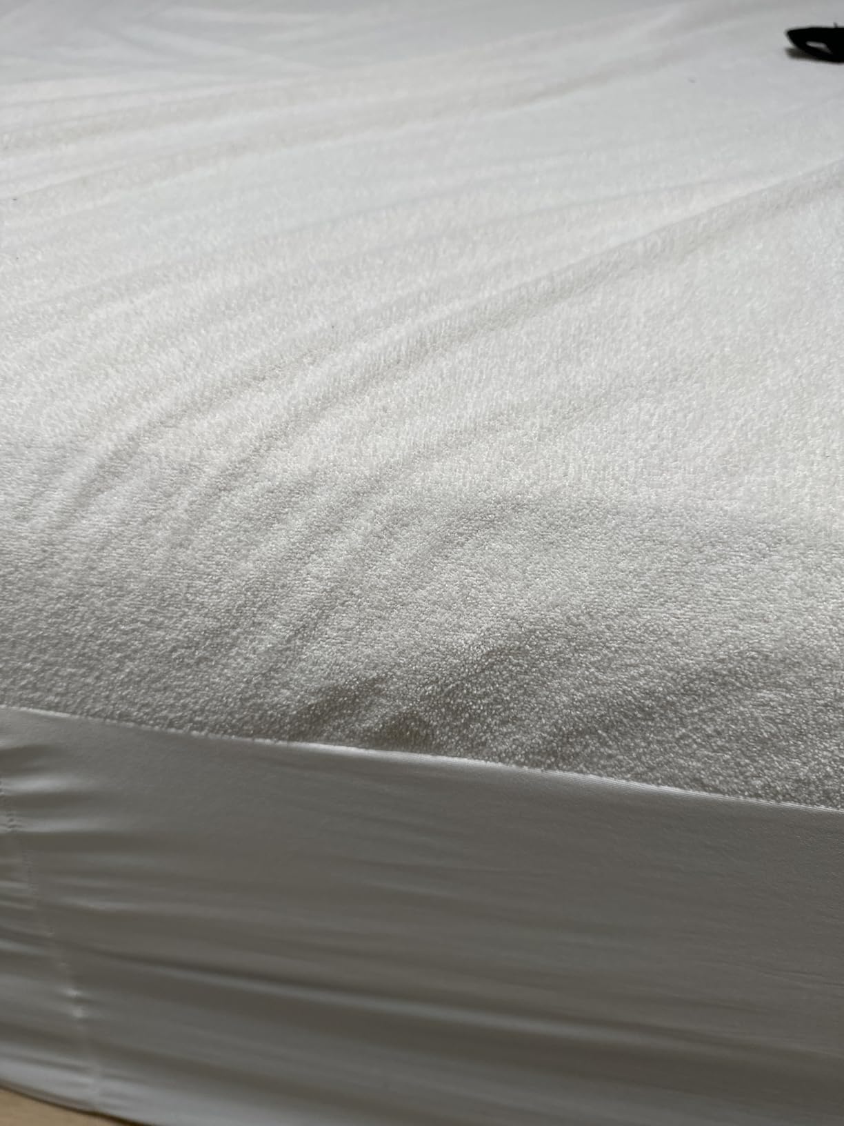 Waterproof Queen Size Mattress Protector fits Upto 17
