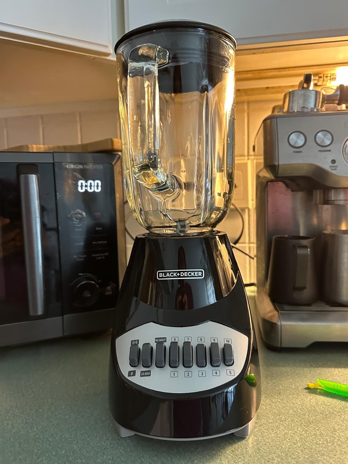 BLACK+DECKER Countertop Blender with 6-Cup Glass Jar, 10-Speed Settings, Black, BL2010BG customer photo 1