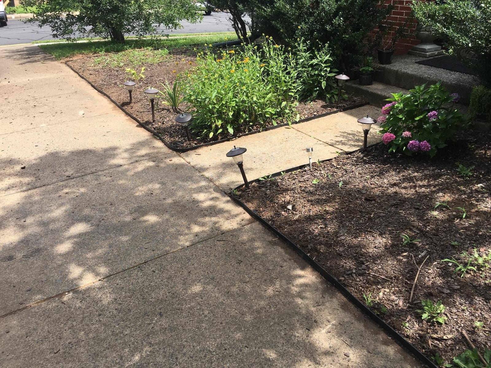 EasyFlex No-Dig Landscape Edging Kit - 100 ft., Black customer photo 2