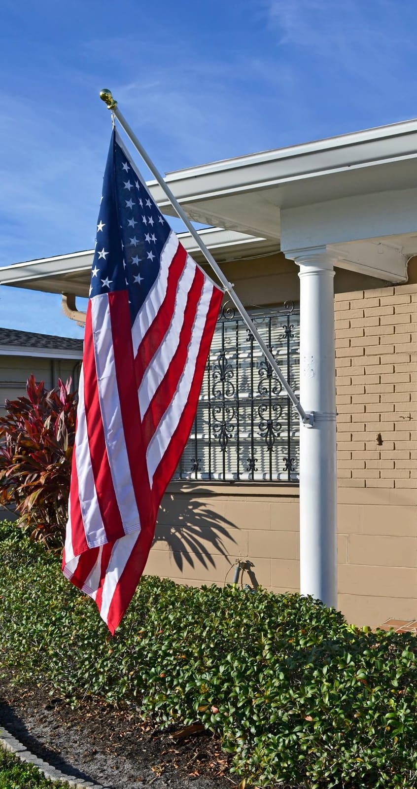 Grace Alley 6 Ft Tangle Free Spinning Flag Pole, White Aluminum customer photo 2
