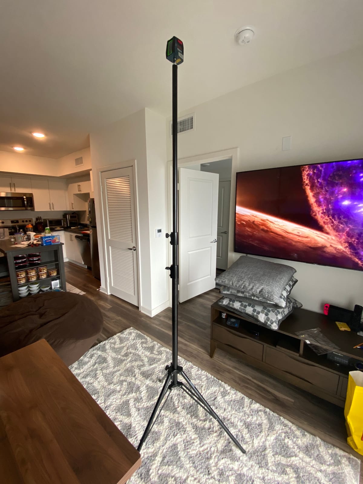 NEEWER Pro 9ft/260cm Spring Loaded Heavy Duty Light Stand customer photo 2