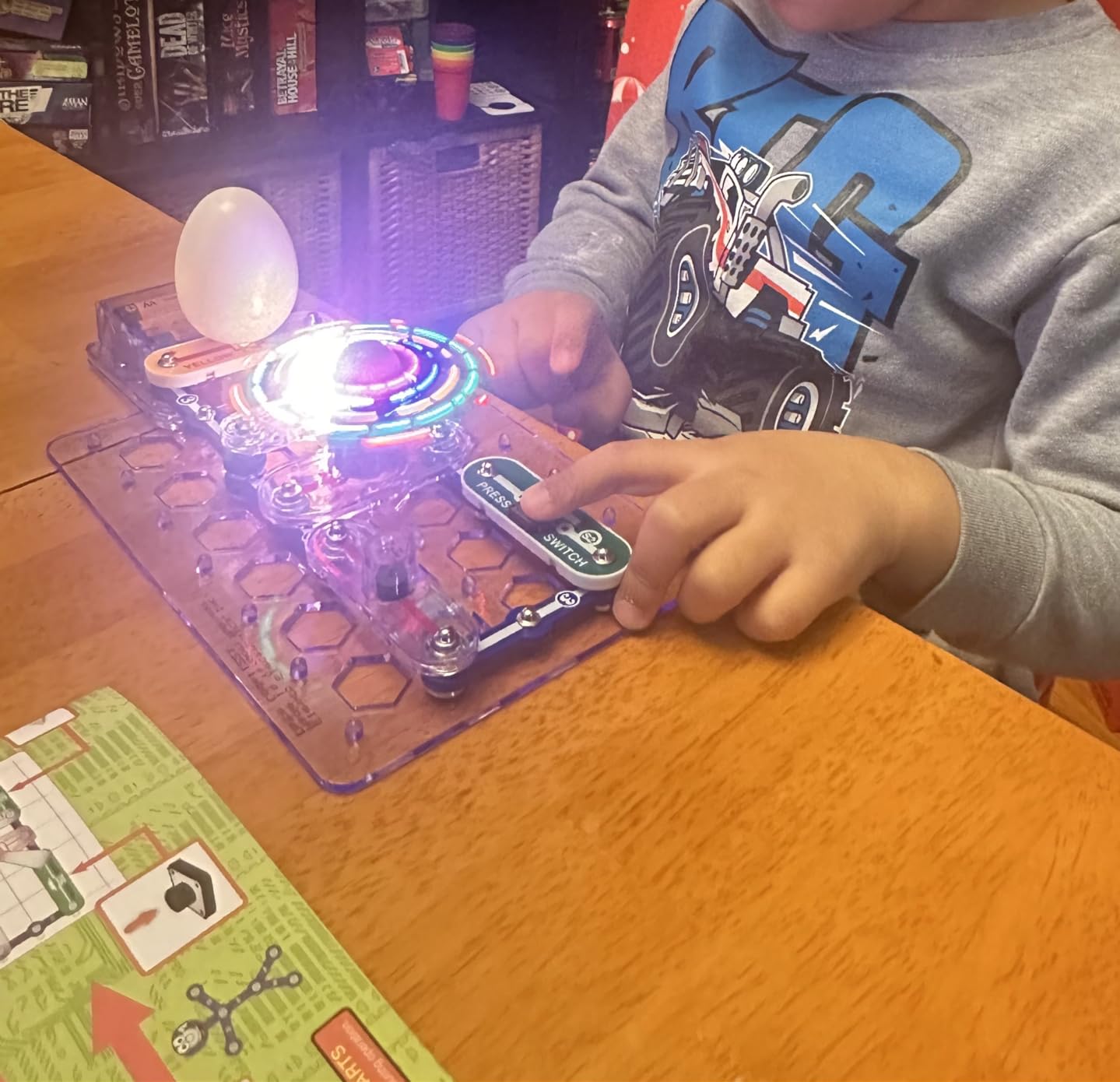 SNAP CIRCUITS Beginner SCB-20 STEM Electronics Toy for Kids Ages 5-9 customer photo 2