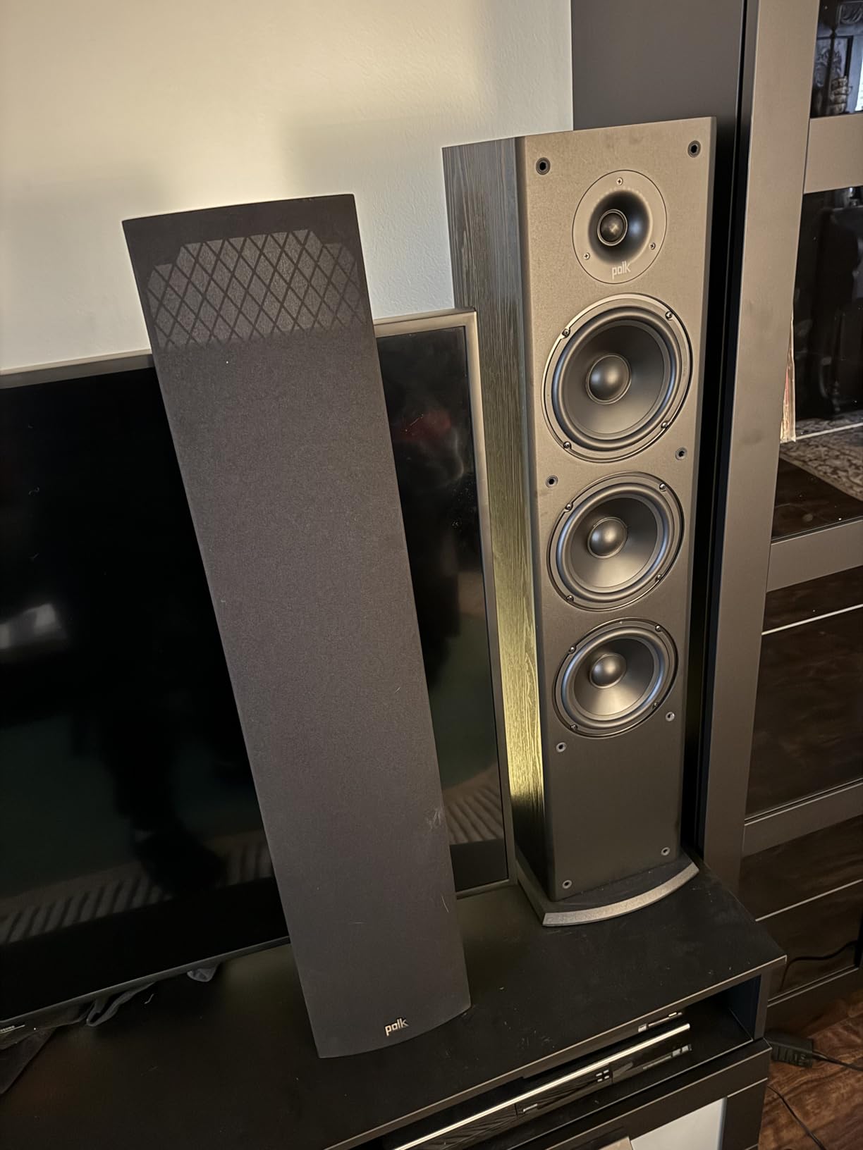 Polk Audio T50 Home Theater Floor Standing Tower Speaker 150W, Black customer photo 1