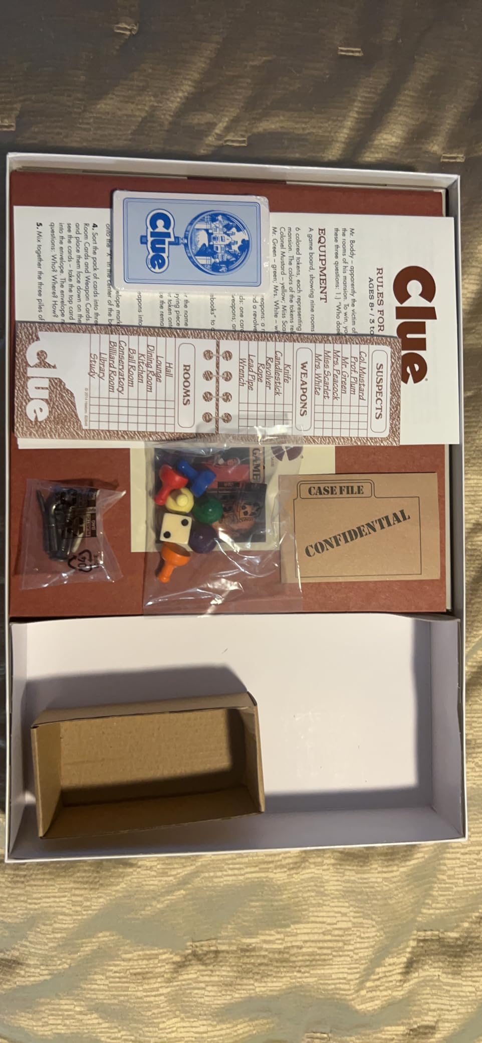 Hasbro Gaming Retro Series Clue 1986 Edition Board Game, Classic Mystery Game for Kids, Family Board Games for 3-6 Players, Ages 8+ (Amazon Exclusive) customer photo 1