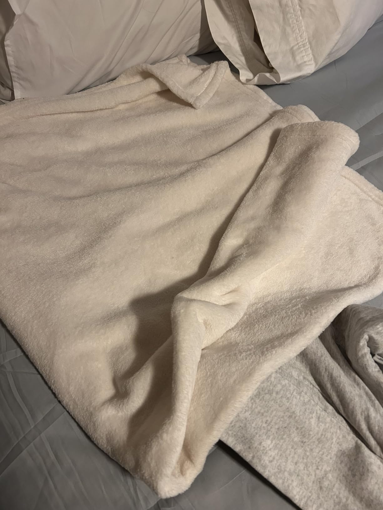 Bedsure GentleSoft Fleece Bed Blankets Queen Size Grey - Soft Warm Outdoor Picnic Fall Blanket for Camping Travel Lightweight Cozy Anti-Static, Room Home Decor Gifts for Husband and Men, 90x90 inches customer photo 1