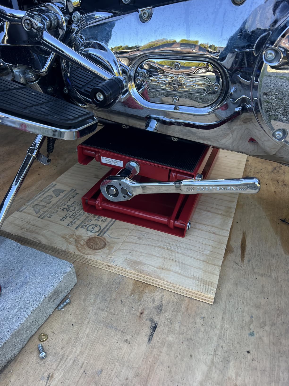 Extreme Max 5001.5044 1100 lb. Motorcycle Scissors Jack - Wide customer photo 2