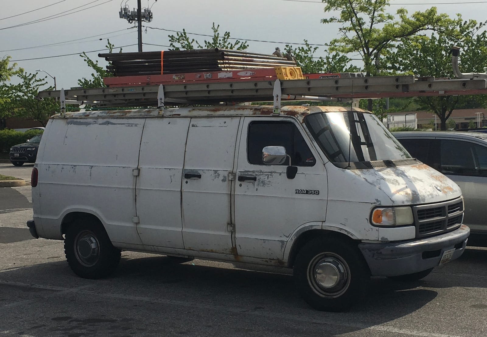 MaxxHaul Gutter Mount Van Rack - 500 lb. Capacity - Heavy Duty Stainless Steel Ladder Rack for Vans with Rain Gutters - No-Drill Installation, 2-Bar Set, White (70440) customer photo 1