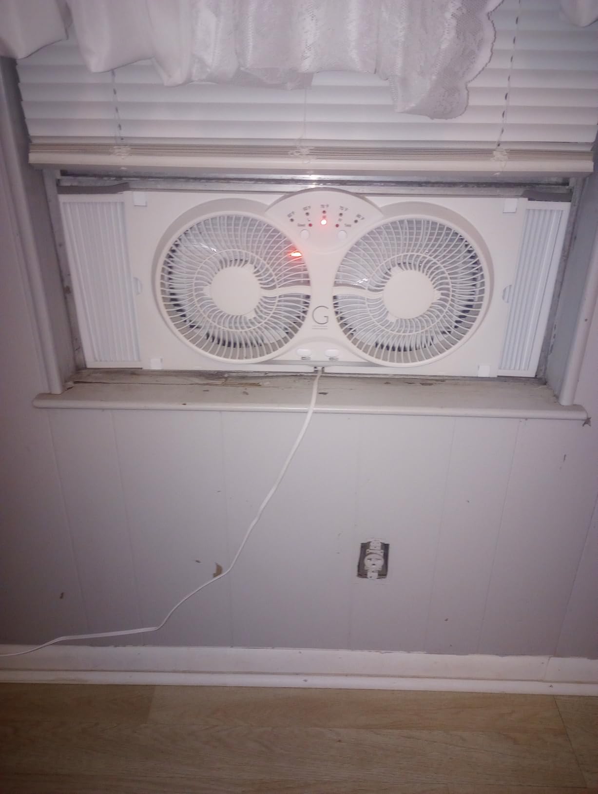 Genesis Twin Fan High Velocity Reversible AirFlow Fan, LED Indicator Lights Adjustable Thermostat & Max Cool Technology, ETL Certified, White (A1WINDOWFAN) customer photo 2