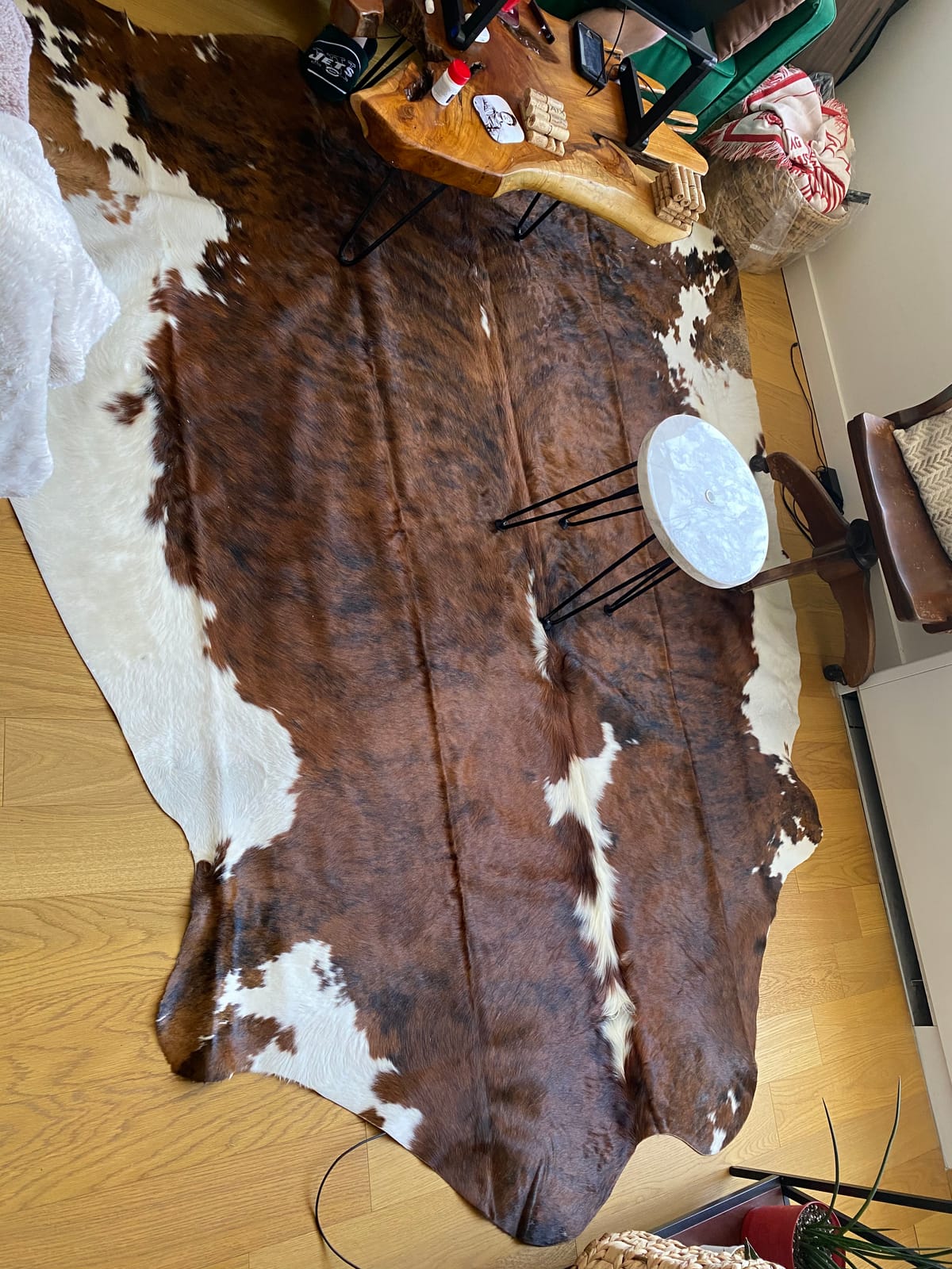Sunshine Cowhides – Cowhide Rug for Living Room, Bedroom, Nursery, Office & Western Décor – Animal Cow Skin, & Statement Carpet – Tricolor Brindle Cream Brown, Extra Large 6x7-8 Ft customer photo 1