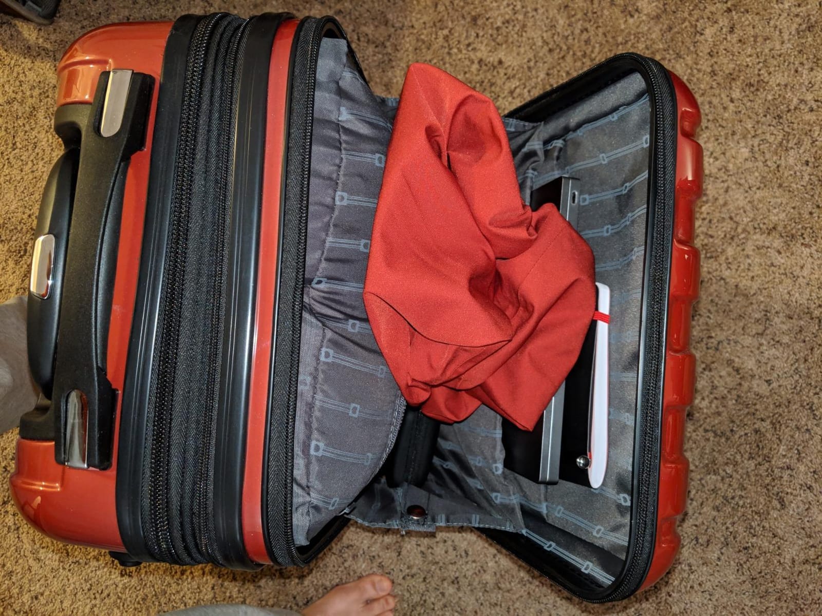DELSEY PARIS Helium Aero Hardside Expandable Luggage with Spinner Wheels, Brushed Charcoal, Checked-Large 28 Inch customer photo 2