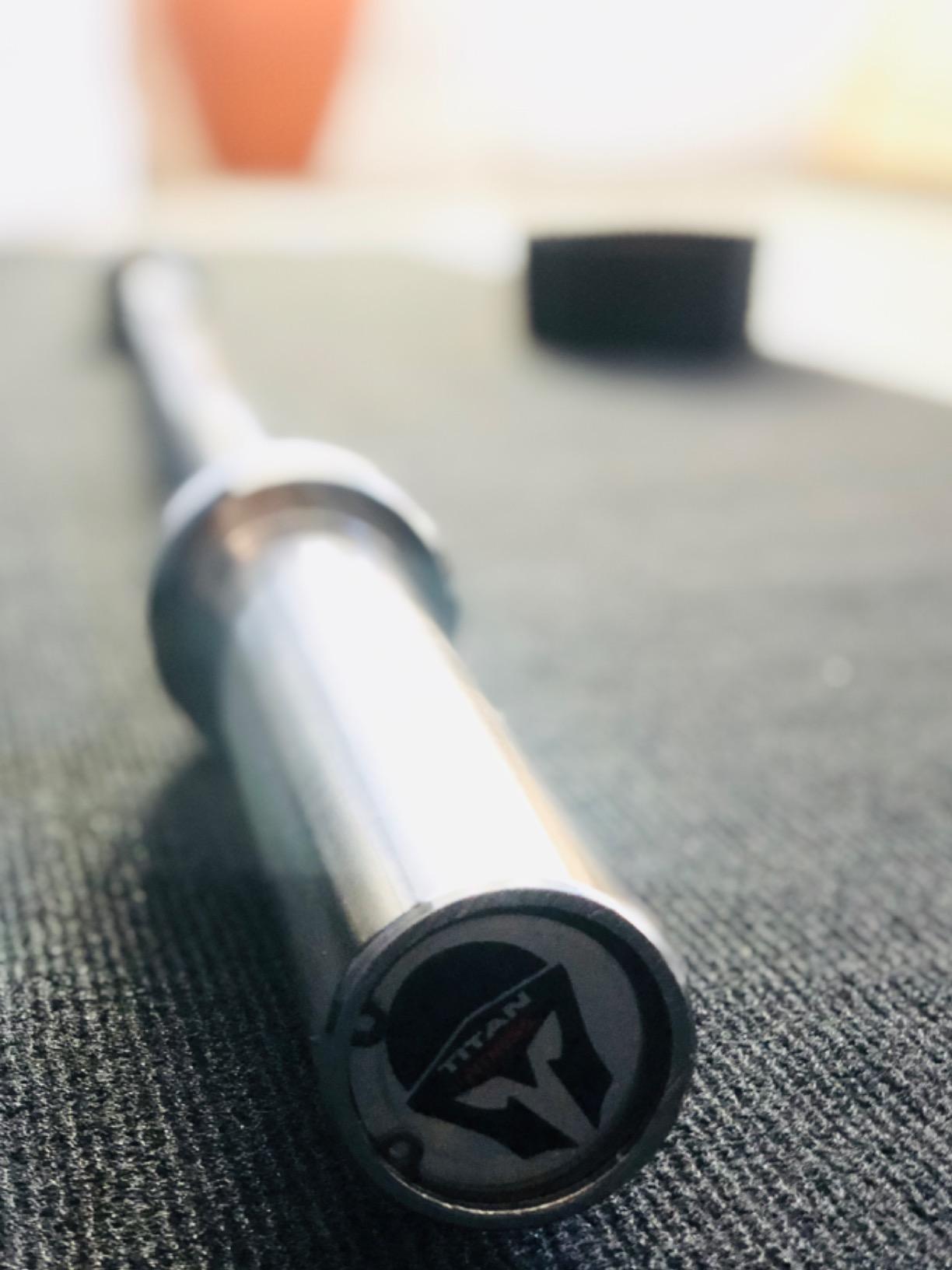 Titan Fitness 60in Olympic Weightlifting Barbell, 500 LB Capacity, 28mm Grip Shaft, Chrome Finish, Bronze Bushings, Olympic-Sized Weight Sleeves customer photo 2