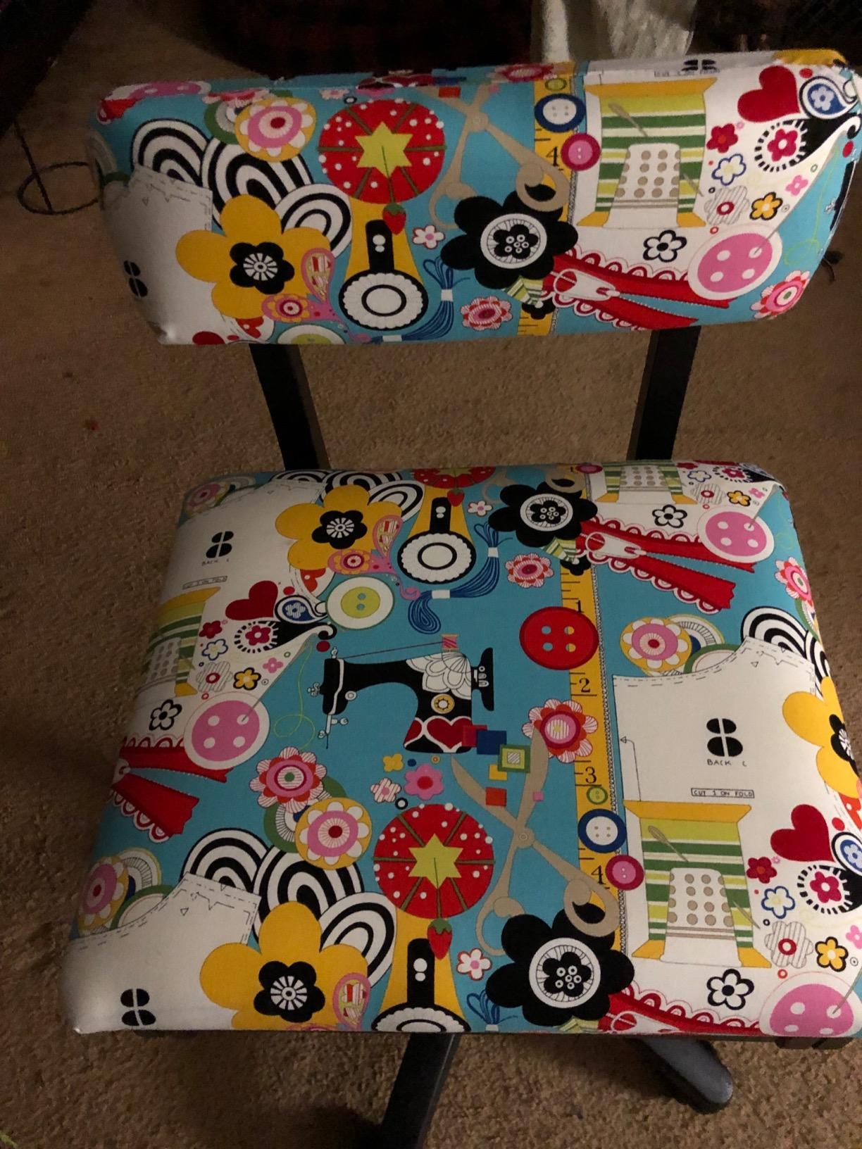 Arrow Sewing H7013B Adjustable Height Hydraulic Sewing and Craft Chair with Under Seat Storage and Printed Fabric, Sewing Notions Print customer photo 2