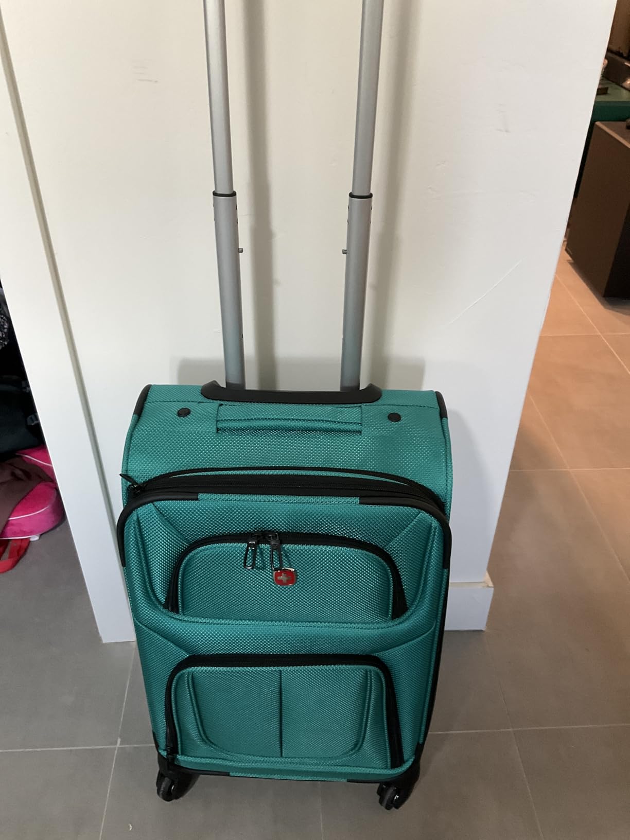 SWISSGEAR Sion Carry-On Spinner Luggage, Softside Expandable, Lightweight Suitcase, Blue, 22.75-Inch customer photo 1