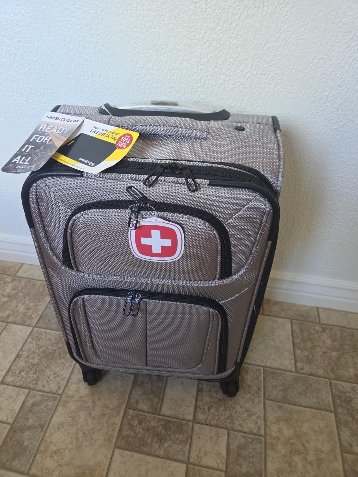 SWISSGEAR Sion Carry-On Spinner Luggage, Softside Expandable, Lightweight Suitcase, Blue, 22.75-Inch customer photo 2