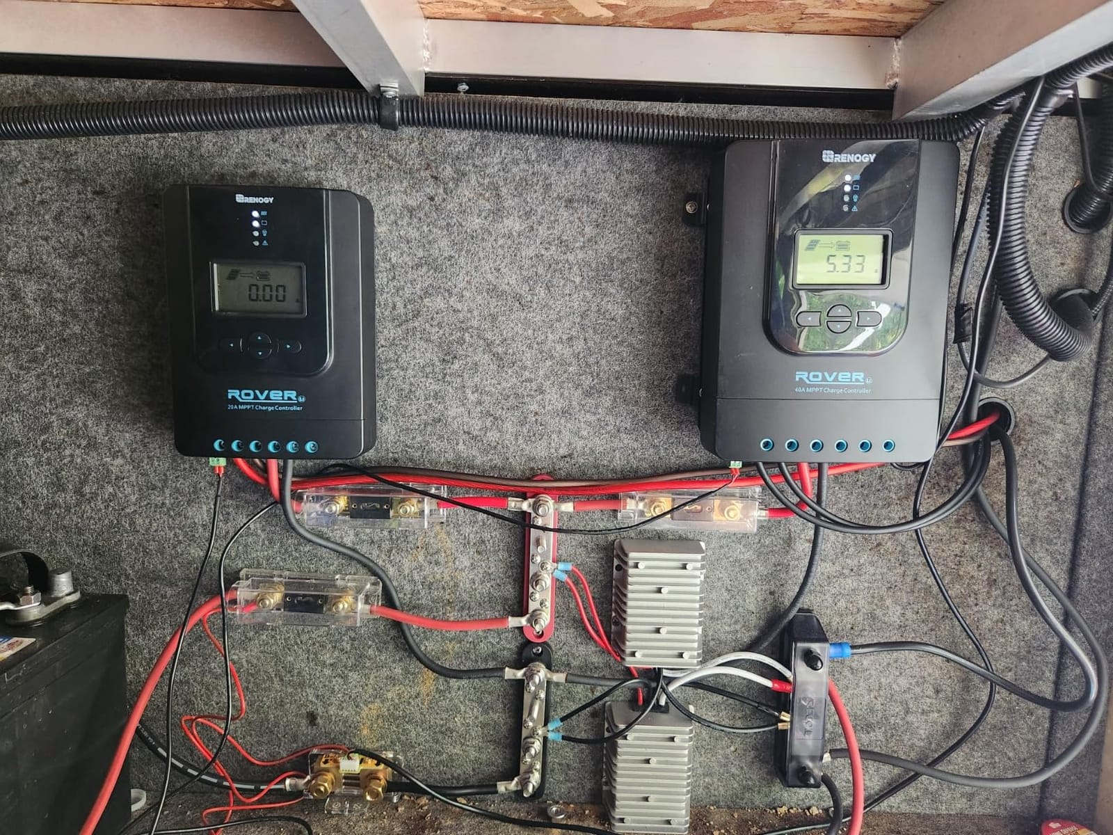 Renogy Solar Charge Controller Rover 20A 12V24V Auto DC Input MPPT Charge Controllers for Solar Panels Adjustable LCD for Gel Sealed Flooded Lithium Batteries | 95V PV input, AGM/Gel/Flooded (auto), Li (manual), MPPT 99% tracking,overcharge/short protection, negative ground, for RVs customer photo 2