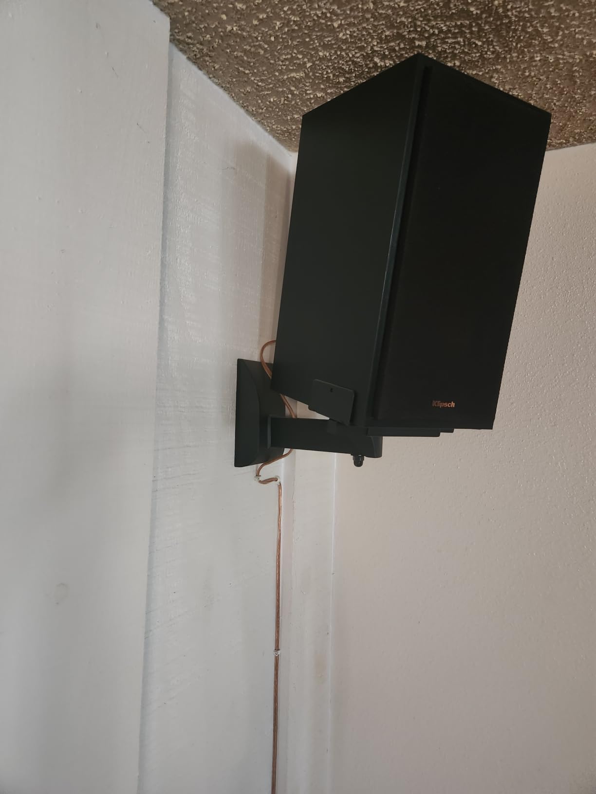 Mount-It! Bookshelf Speaker Wall Mount, Pair of Universal Side Clamping Speaker Shelf Wall Mounting Brackets for Large or Small Speakers, 2 Full Motion Mounts, 55 Lbs Capacity, Black (MI-SB37) customer photo 2